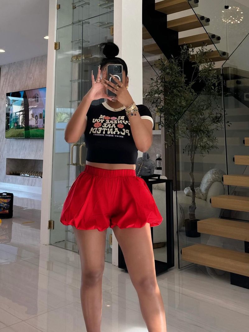 2025 Women's Pocket Sexy Double Layer Solid Color Versatile Bubble Shorts_voghion.com