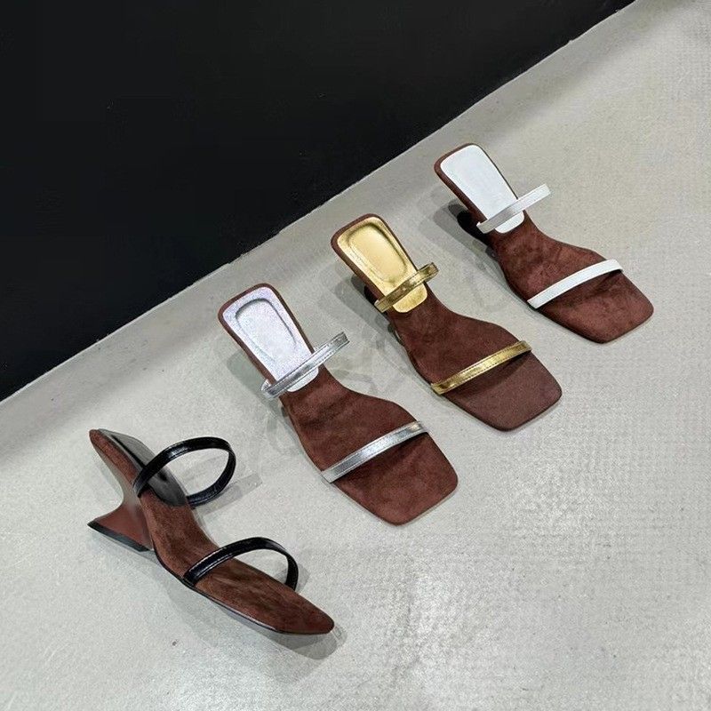 Damen-Hausschuhe für den Außenbereich, stilvoll und hochwertig, Nischen-Goldriemen, einzigartiger Absatz, High Heel-Sandalen_voghion.com