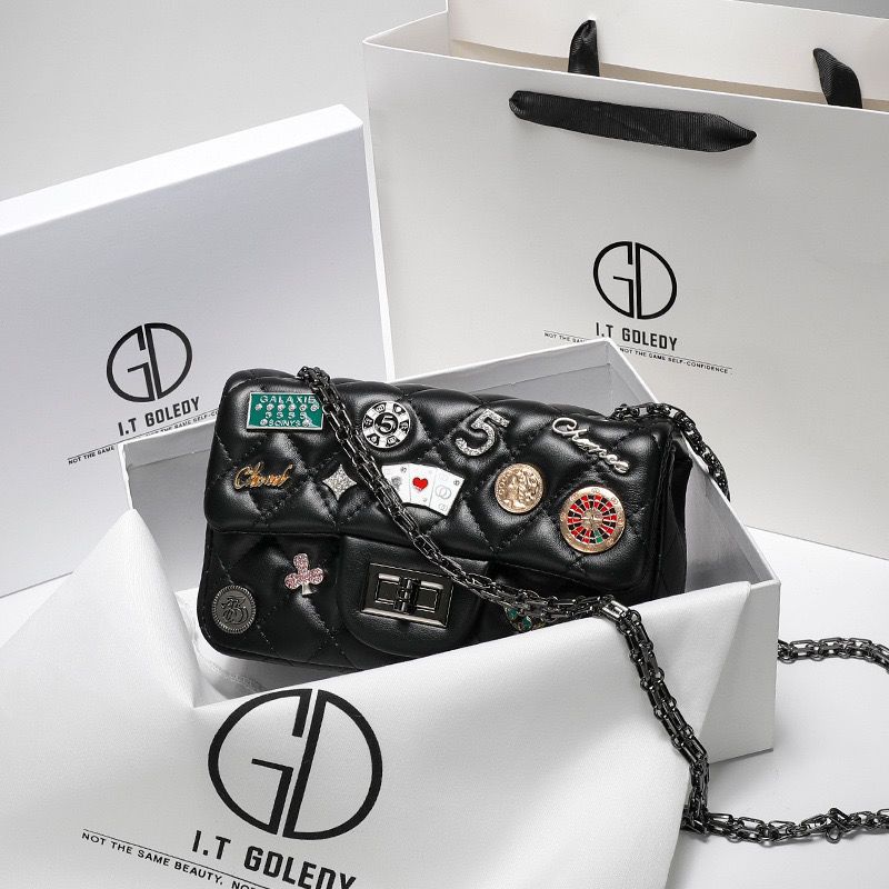 Hong Kong ITGDLEDY borsa a tracolla in pelle leggera di lusso con medaglietta a catena piccola borsa 2024 nuova borsa a tracolla da donna_voghion.com