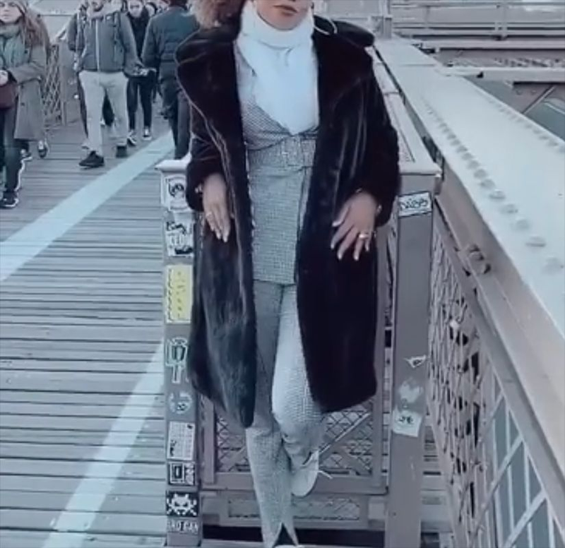 Cappotto lungo in pelliccia sintetica da donna, modello autunnale e invernale, con revers larghi._voghion.com