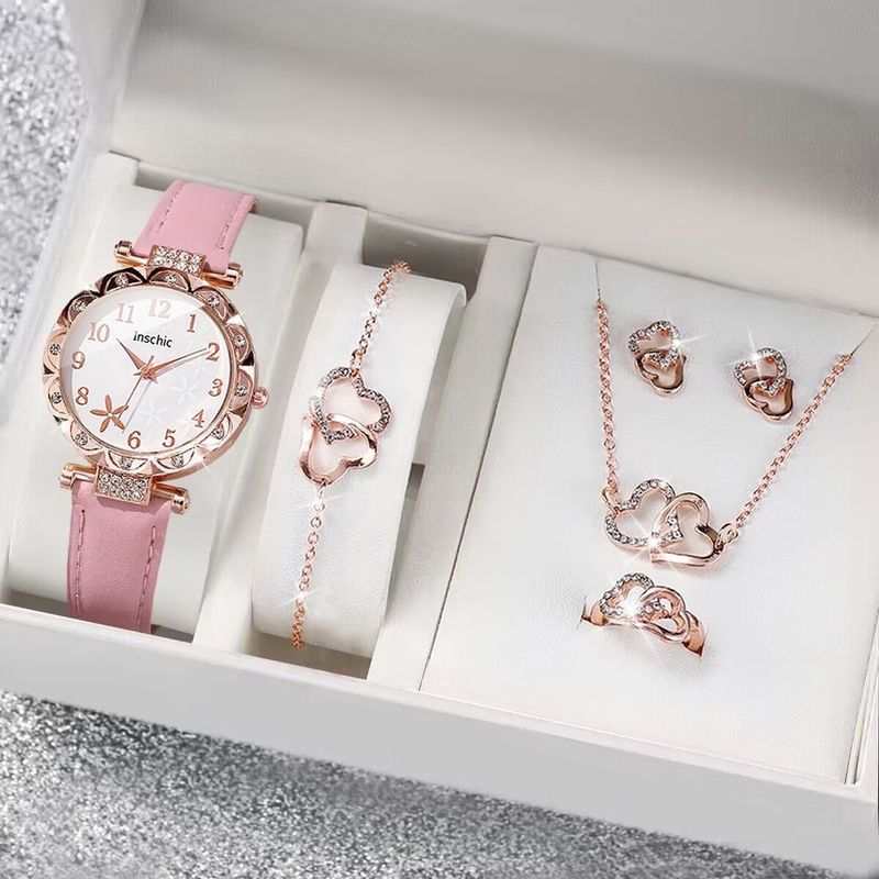 Herrenuhren Damenuhr New Style Damen Casual Watch Leichte Luxus Diamant Seestern Muster Zifferblatt Gürtel Quarzuhr Perlenarmband Set_voghion.com