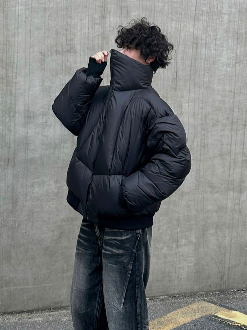Stilvolle, kurze Pufferjacke mit Stehkragen für Herren, dicker Steppmantel für den Winter mit panzerähnlichem Design_voghion.com