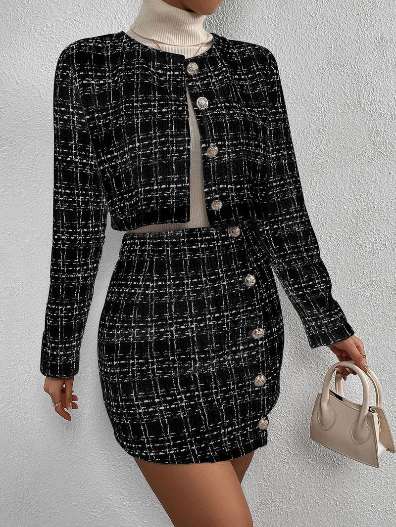 Elegante completo da donna in stile Chanel con giacca corta e minigonna - Tessuto misto poliestere di alta qualità, classico design a righe/quadri_voghion.com
