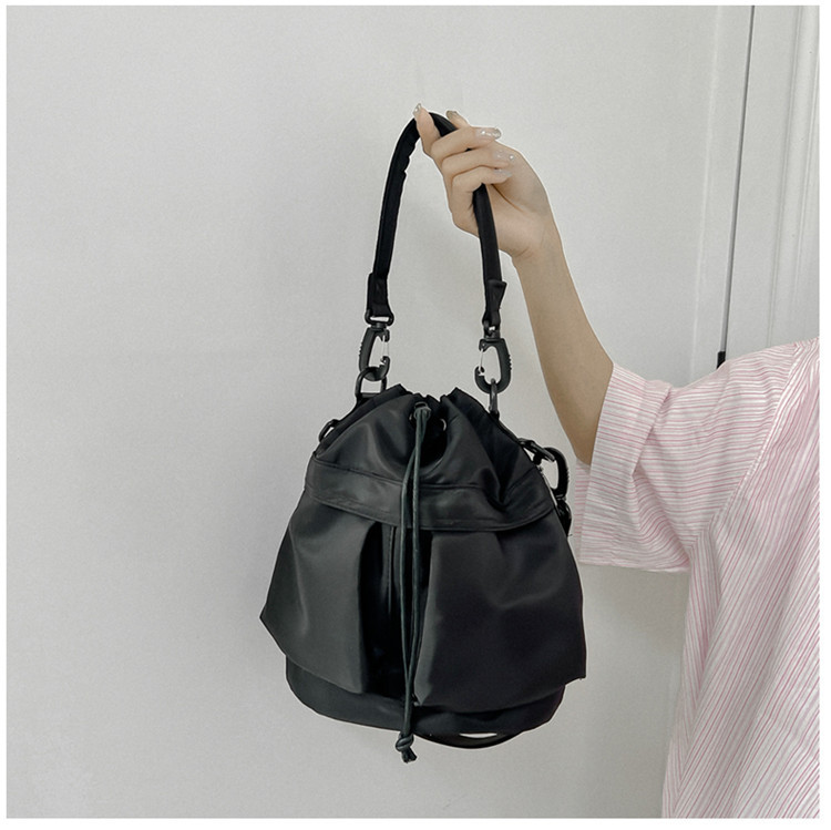 Eenzel Schëller-Crossbody-Täsch, Casual Schnürpäck, Liichtgewiicht Handtasche mat grousser Kapazitéit, Nylon-Eemertasch fir Fraen_voghion.com