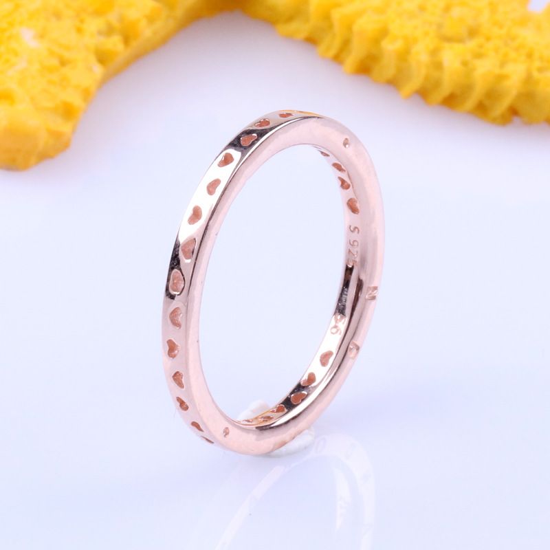 Damenschmuck, eleganter, versilberter Messingring in Herzform, durchbrochen zum Stapeln, klassisches Blumendesign, Unisex-Modeaccessoire_voghion.com