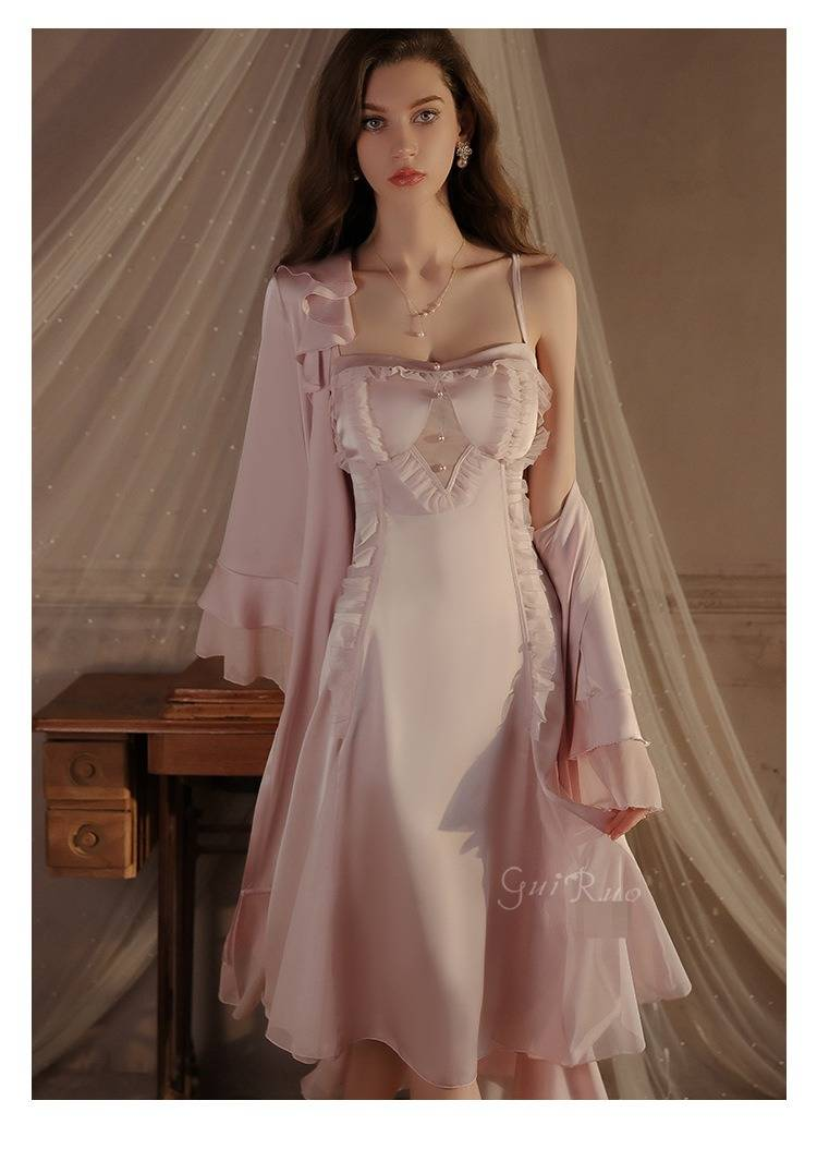 Ensemble nuisette et peignoir Guiruo en dentelle – Nuisette en satin douce et sensuelle avec lien ajustable et soutien-gorge intégré (Crème/Lavande, S/M)_voghion.com