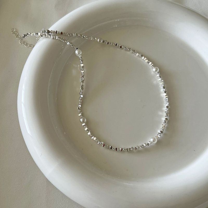 Collana di perle finte in argento francese design di nicchia femminile 2024 nuovo stile stile caldo collana di lusso leggera catena clavicola accessori_voghion.com