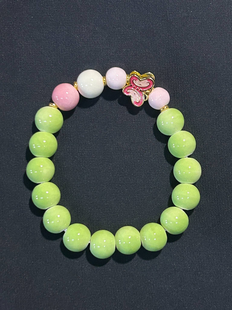 Boho-Armbänder aus grünen Keramikperlen – Schmetterlingsanhänger und -farbe – Blockstile_voghion.com