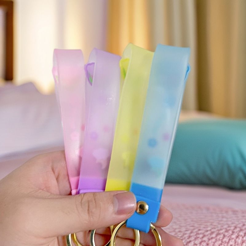 Portachiavi per auto a forma di anatra, con piccole pantofole, ciondolo, zaino per auto, piccolo regalo, portachiavi_voghion.com