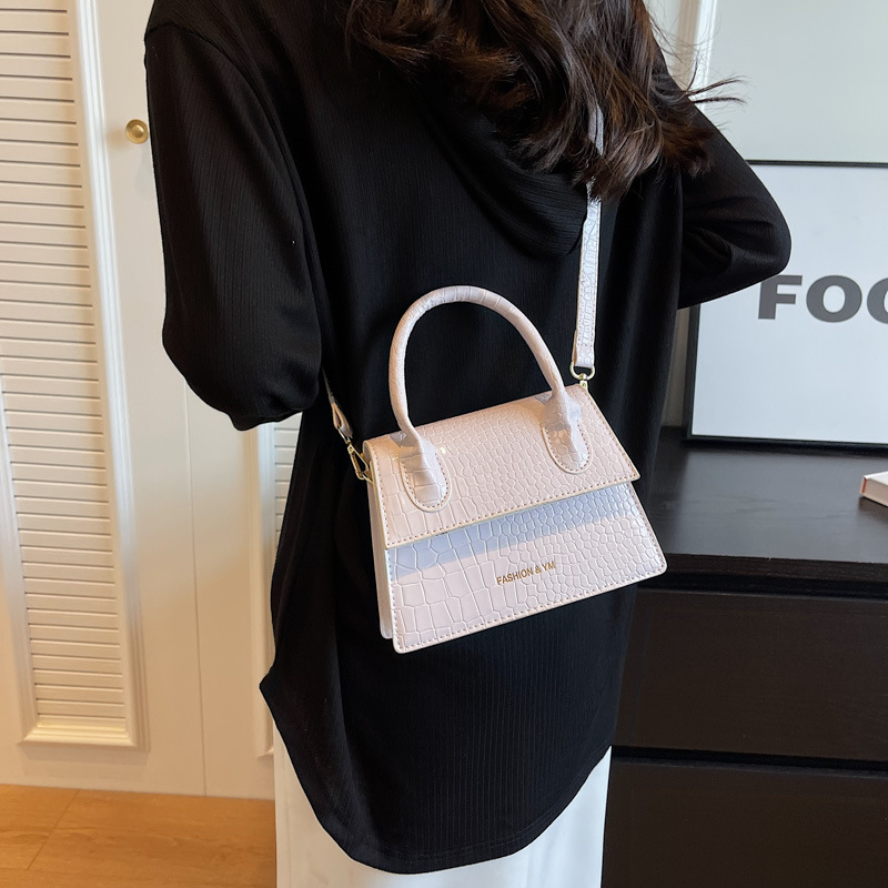 Petit sac carré à motif crocodile transfrontalier pour femme, nouveau sac à bandoulière haut de gamme de style occidental, texture tendance, sac messager, 2023_voghion.com