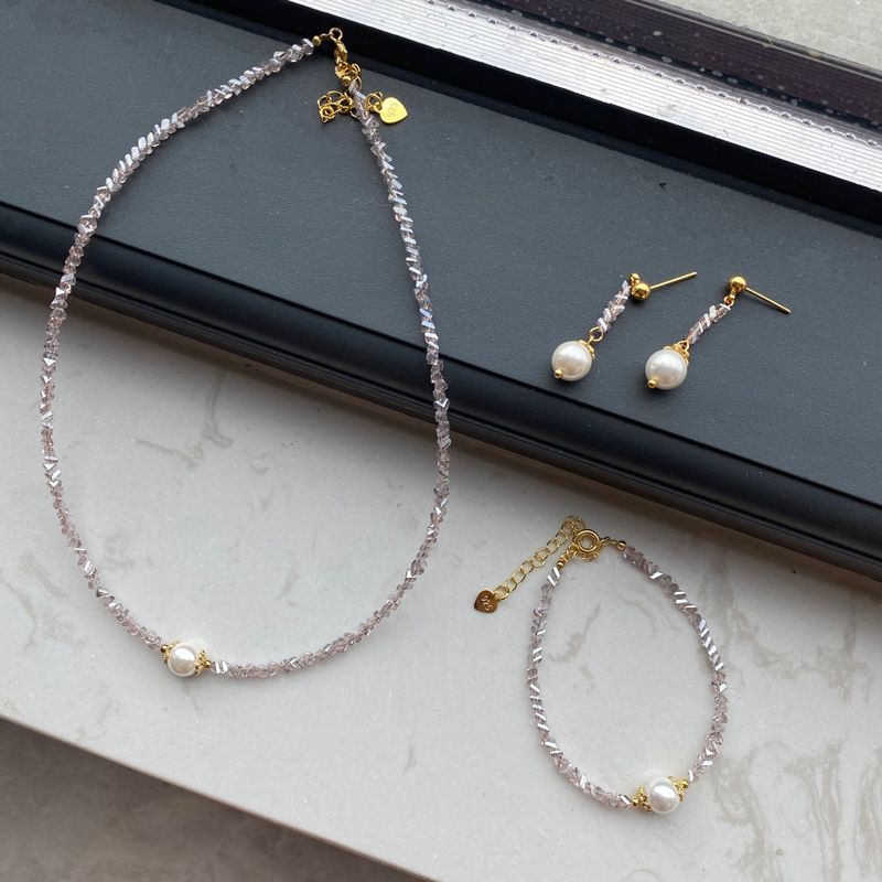 Collana irregolare di ametista grigia Bracciale di perle di conchiglia Orecchini semplificati in edizione coreana Set di gioielli in tre pezzi_voghion.com