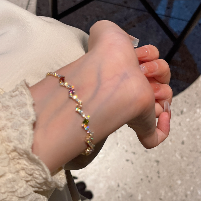 Pulseira feminina Josia, quadrada, irregular, colorida, simples e versátil_voghion.com