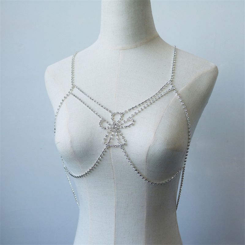 Elegante florale Körperkette für Damen mit Strasssteinen für Ausgehen und Bikini. Sexy Nachtclub-Strass-Körperkette in Blumenform für Bikini-Brust_voghion.com
