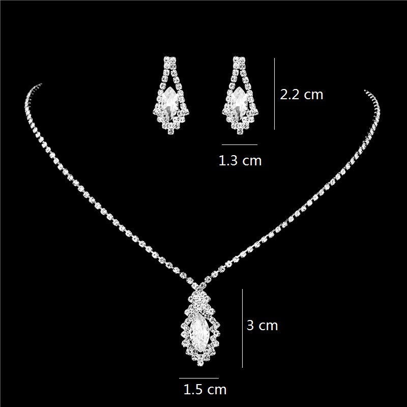 Schlichtes Set aus Halskette und Ohrringen mit Zirkonia in Silber – eleganter Anhängerschmuck für Damen (Großhandelsgeschenk für die Braut, weiß eingelegt)_voghion.com