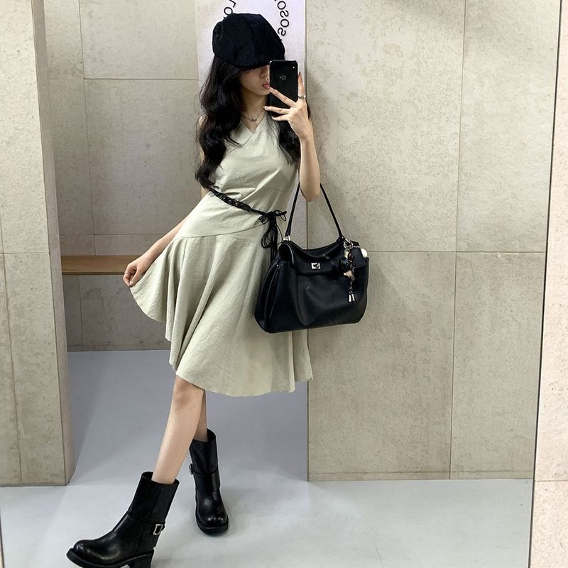 Su Yinyin Ölgemälde im gleichen Stil ~ Retro-Western-Stiefeletten mit dickem Absatz im Used-Look, wie man sie aus der Wüstenweste kennt_voghion.com