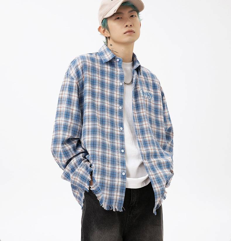 Camicia con frange a taglio vivo – Camicia unisex oversize con bottoni, scritta ricamata e orlo invecchiato (nero carbone/blu oceano/rosa antico)_voghion.com