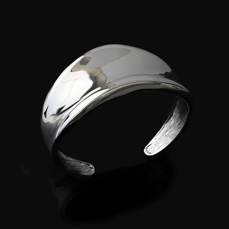 Kale Wand Onregelméisseg Breet Gesiicht Oppen Bracelet, Nische High-End, Modesch an Elegant, Liicht Luxus Handtasche Fir Fraen_voghion.com