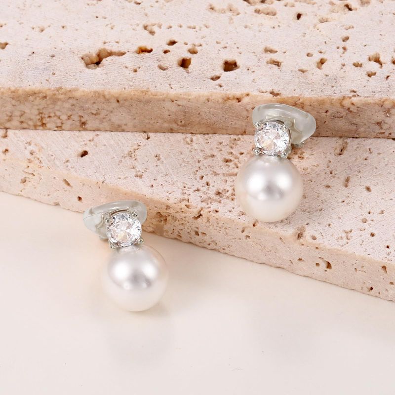 Heißer Verkauf Reales Gold Messing Galvanik Französisch Retro Temperament Große Perle Einzelne Zirkon Ohr Clip Ohrringe_voghion.com