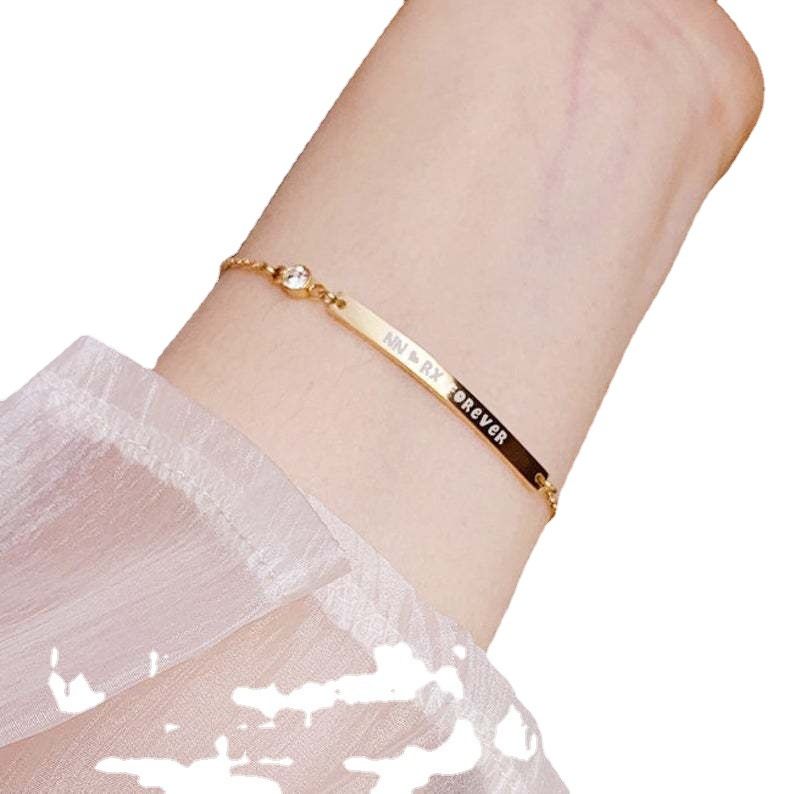 Braccialetto personalizzato in argento con ciondolo a forma di etichetta semplice, con striscia lunga geometrica quadrata, con incisione, regalo_voghion.com