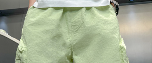 Short d'été pour garçon avec poche zippée dissimulée – 70 % coton, taille élastique, pantalon d'extérieur décontracté mi-long et respirant pour enfant (120-170 cm) – Noir/Vert_voghion.com