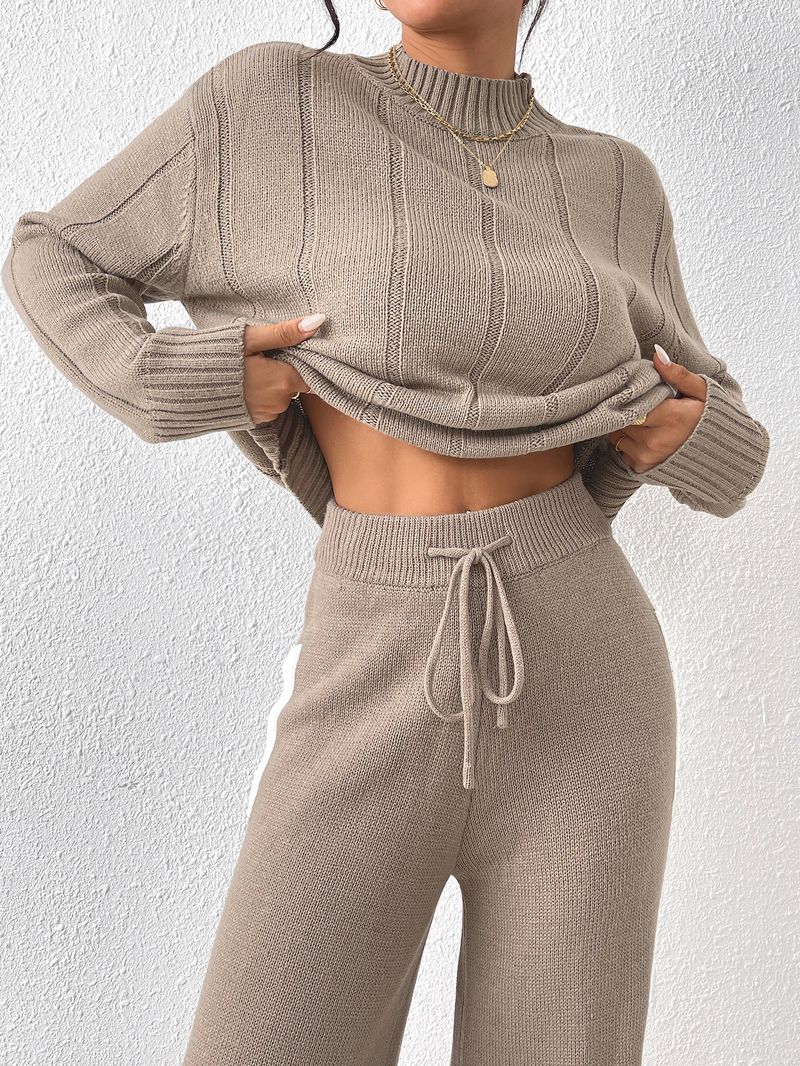 Completo composto da maglione dolcevita lavorato a maglia dal taglio rilassato e pantaloni larghi con elastico in vita – Comodo abbigliamento da casa per autunno e inverno da donna_voghion.com