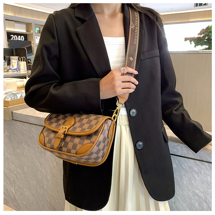 2023 Classic Plaid Stick Bag Versatile Stick Bag Single Shoulder Bag Cross Shoulder Women's Small Square Bag_voghion.com