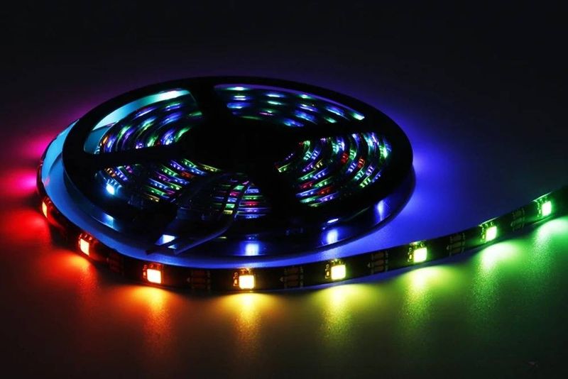 Bandes lumineuses LED RVB intelligentes avec contrôle par application Bluetooth, télécommande 28 touches, synchronisation musicale pour la décoration de la maison et des fêtes._voghion.com