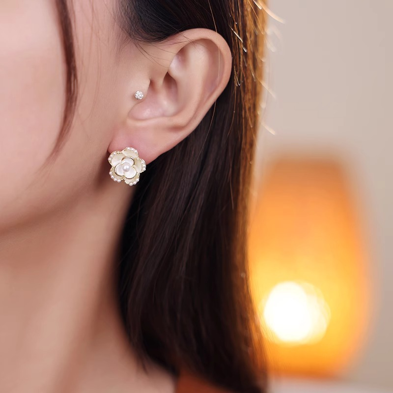 Women's Earrings Black Camellia Earrings Women's Niche High Design Simple Pearl Earrings French Ear Accessories_voghion.com