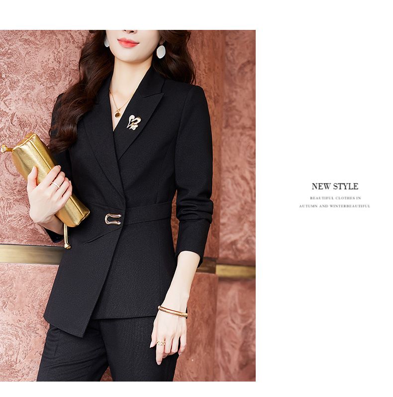 Conjunto elegante de terno roxo feminino - Blazer profissional e calça boca de sino para recepções, entrevistas e uso no escritório_voghion.com