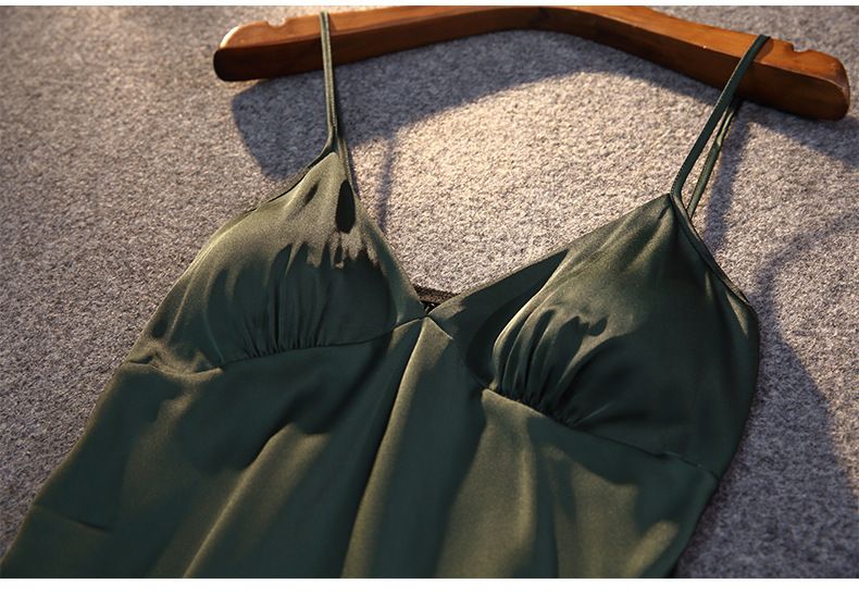 Sexet femdelt sæt til kvinder med skåle og pyjamas i imiteret silke_voghion.com