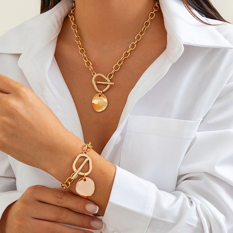 Collana con ciondolo circolare metallico alla moda, etichetta con ritratto hip-hop, catena con fibbia OT, catena per clavicola_voghion.com