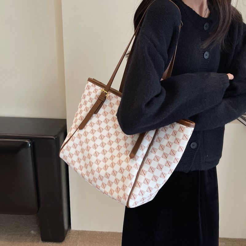 European and American Popular Bag 2024 New Printed Tote Bag Shopping Bag Large Capacity Versatile Retro One Shoulder Crossbody Bag_voghion.com