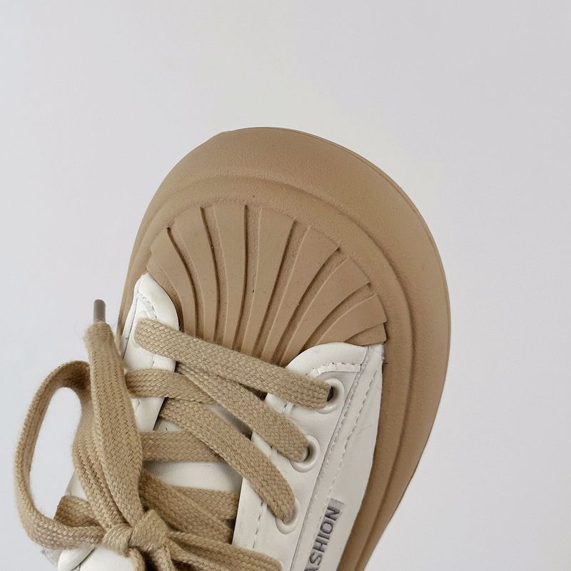 2024 Scarpe casual con testa a conchiglia alla moda in edizione coreana bianca per bambini nuovi della primavera 2024 per ragazzi e ragazze_voghion.com