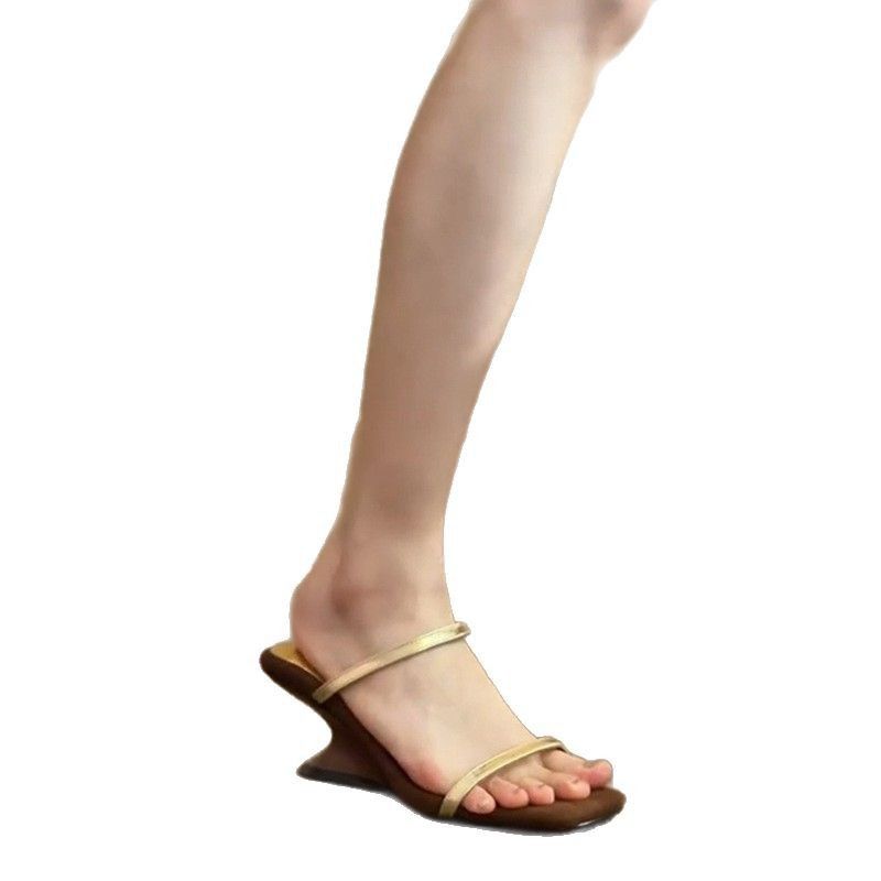 Damen-Hausschuhe für den Außenbereich, stilvoll und hochwertig, Nischen-Goldriemen, einzigartiger Absatz, High Heel-Sandalen_voghion.com