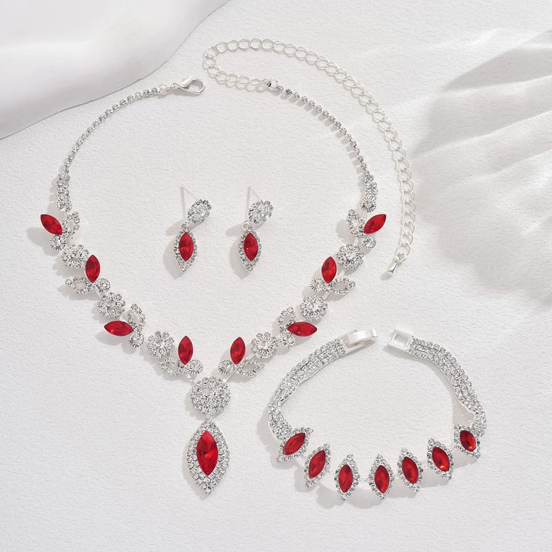Set di gioielli da donna, gioielli di moda all'ingrosso, set di gioielli da sposa con fiori in cristallo bianco, collana, accessori per abiti da sposa e banchetti alla moda._voghion.com