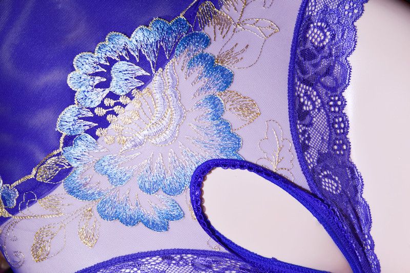 Fa sentire mio marito così figo. Intimo aperto in pizzo elastico a vita alta trasparente, in omaggio. Intimo sexy._voghion.com