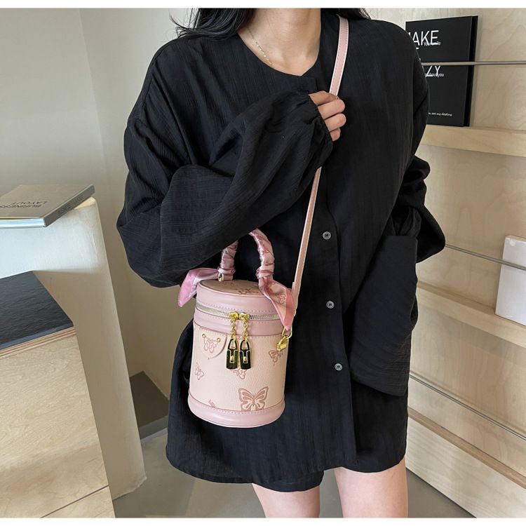 Borsa da donna retrò con motivo a farfalla, borsa a secchiello con colori a contrasto, borsa cilindrica da donna, borsa a tracolla con texture alla moda, design di nicchia_voghion.com