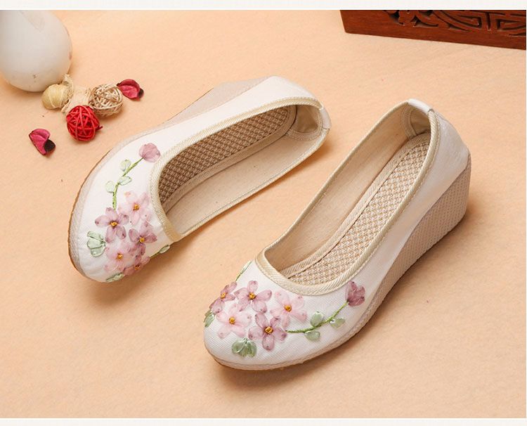 Damenschuhe im neuen Stil, alte Peking-Stoffschuhe, Keilabsatz, bestickte Schuhe im ethnischen Stil, chinesischer Stil, Hanfu-Schuhe, Retro-Damenschuhe mit hohem Absatz_voghion.com