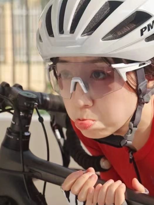 Girl's cycling glasses with white and transparent lens, large frame show face, small outdoor sunglasses to prevent wind,_voghion.com