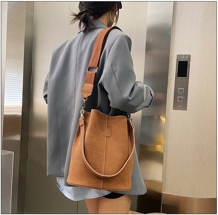 Borsa da donna a forma di secchio minimalista europea e americana Borsa a tracolla portatile Borsa grande retrò in tessuto smerigliato_voghion.com