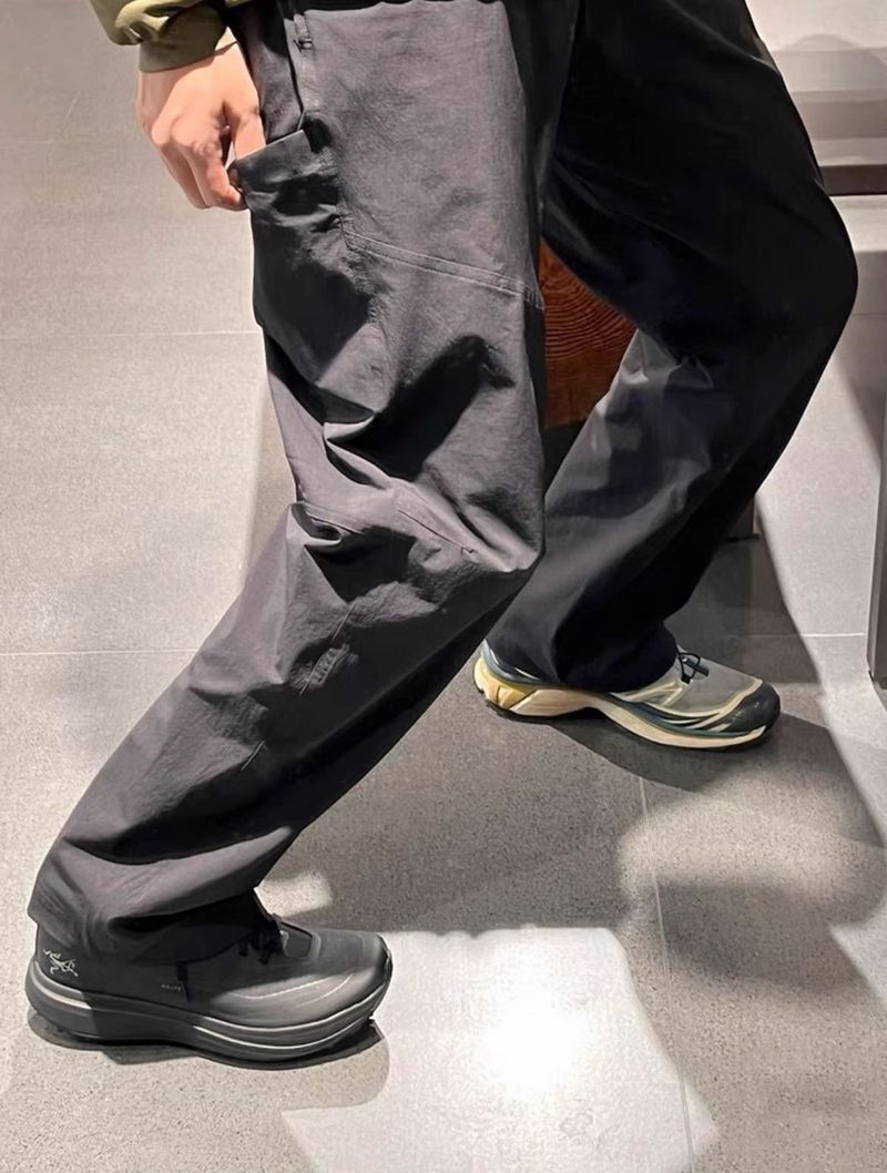 Pantaloni da assalto in softshell spesso e decostruzione con cerniera machete sartoriale tridimensionale da uomo_voghion.com