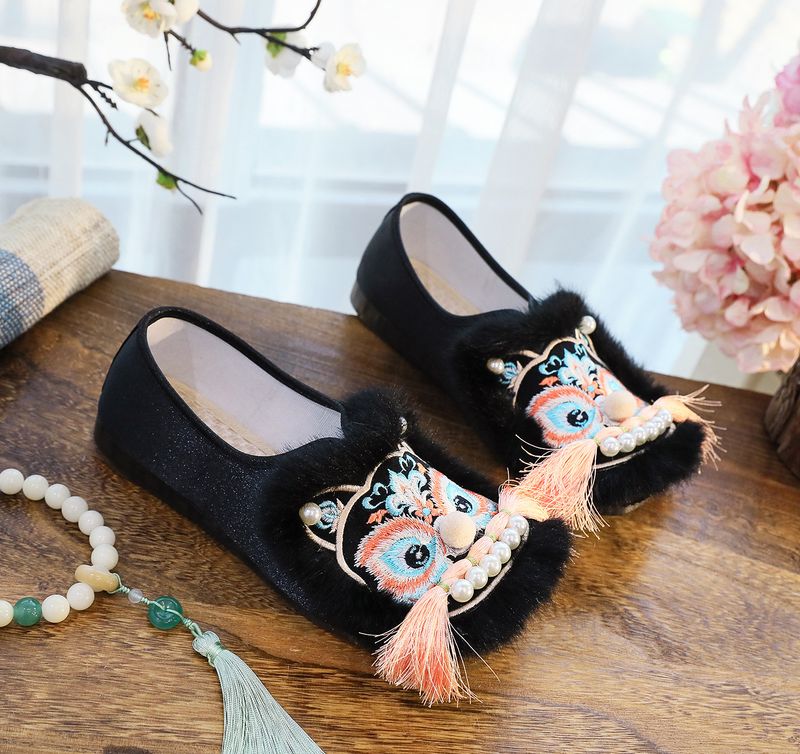ShoeGlobe 2025 Neue flache Schuhe im chinesischen Stil, Retro-Ethno-Design, bestickt mit Tigerkopf-Motiv für Damen_voghion.com