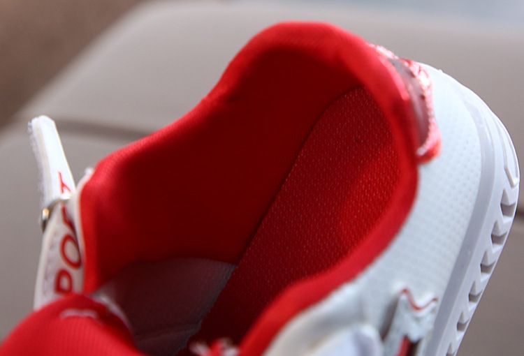 Chaussures de sport lumineuses pour enfants, édition coréenne, petites étoiles blanches à cinq branches, chaussures de marche pour bébés étudiants, nouvelle collection 2024_voghion.com