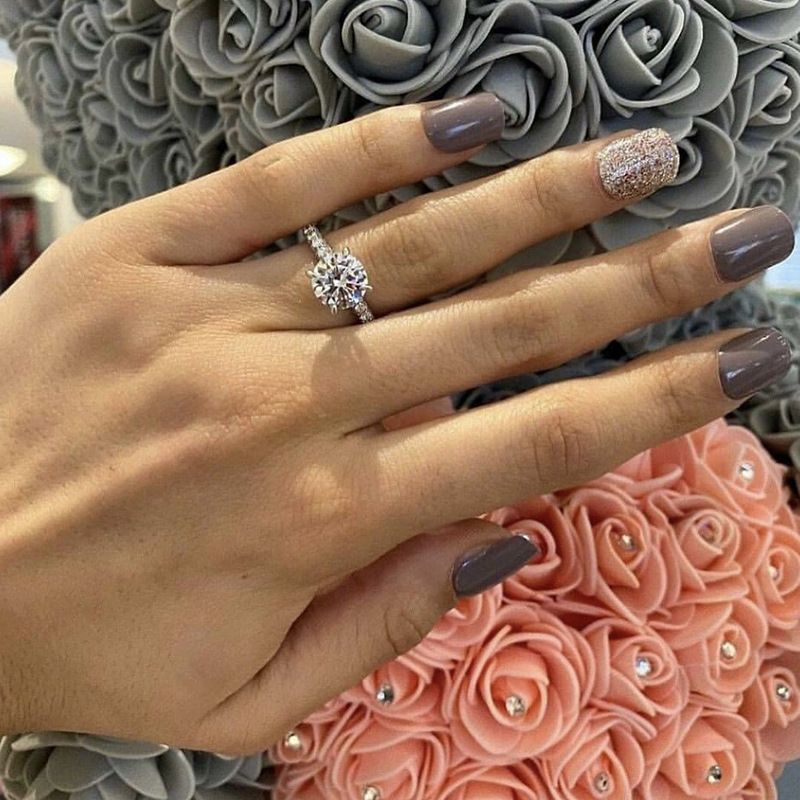 Semplice set di accessori da strada abbinati con zirconi e strass oversize, anello da donna, anello di fidanzamento_voghion.com