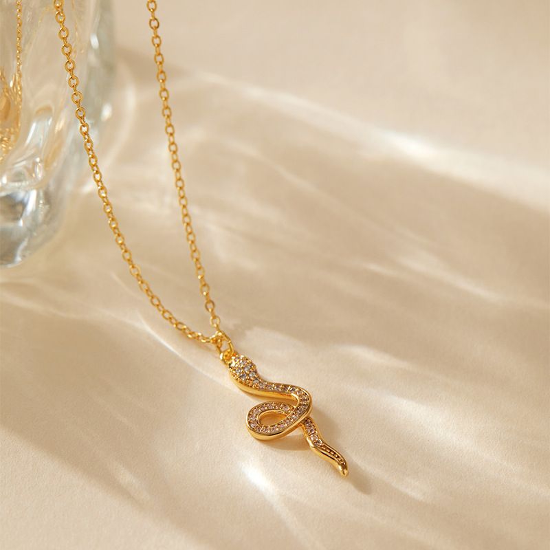 Collana di alta qualità con design a forma di animale, placcata in rame K, in vero oro e zircone, con catena a clavicola e ciondolo a forma di cuore_voghion.com