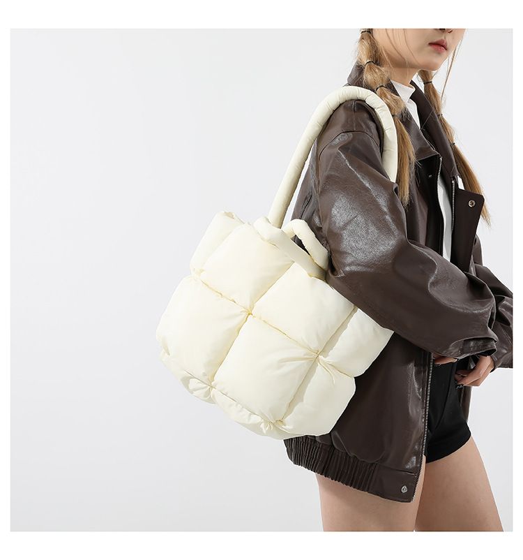 Damentaschen Neue Daunentasche, Baumwollkleidung, Damentasche, einfache mit Baumwolle gefüllte Weltraumtasche, Einkaufstasche, weiche karierte tragbare Umhängetasche_voghion.com