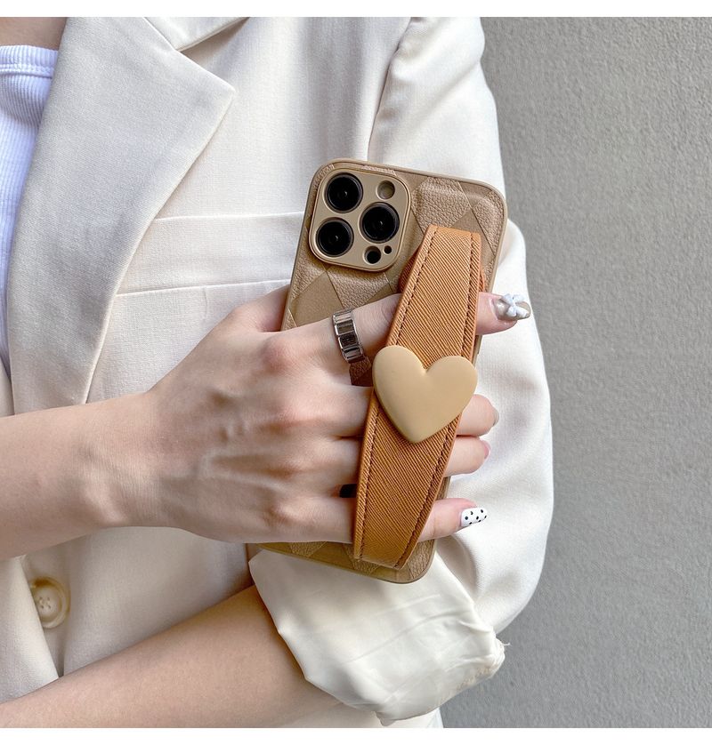Suitable For IPhone 16 Phone Case Iphone 12/11 14 Pro Classic Diamond Grid Heart-shaped Wrist Strap Holder 13_voghion.com
