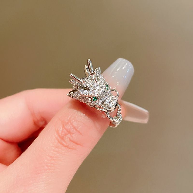 2024 Nuovo anello di apertura a forma di drago con zirconi cinesi Anello per dito indice dal design alla moda cinese-chic Abbigliamento di alta qualità_voghion.com