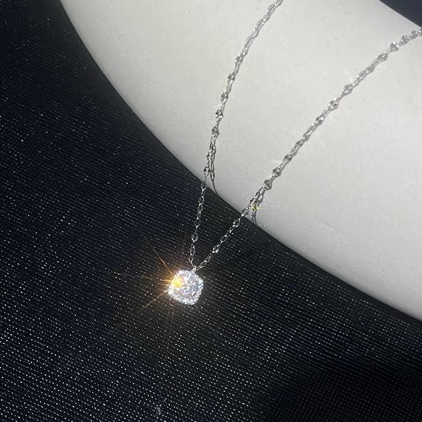 S999 Silber Kleiner Zucker für Damen mit Nischendesign, leichter Luxus-Zirkon-Schlüsselbeinkette, quadratischer Taschenschmuck-Halskette_voghion.com