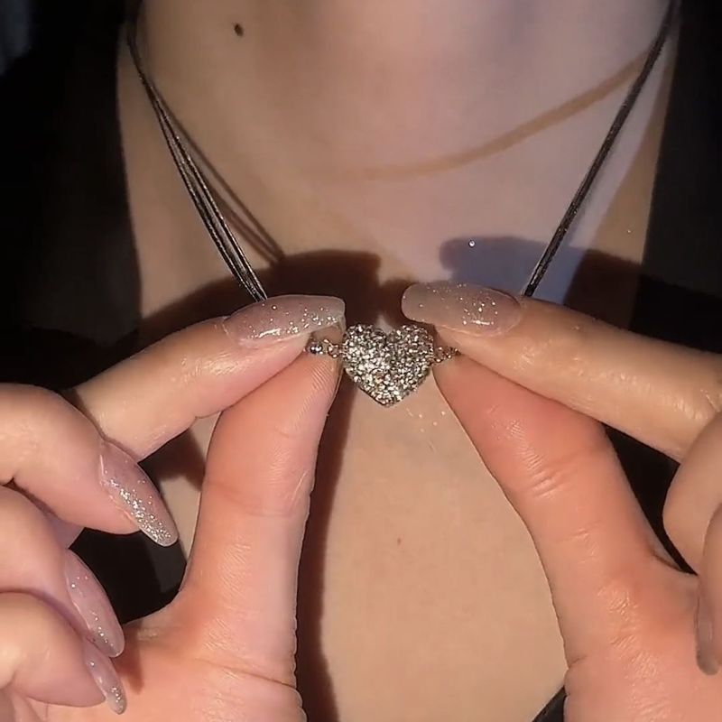 Frnch Styl 2023 Nw Magnt Ncklac For Womn, Light Luxury Nich Chokr, High-End Collarbon Chain, Trndy Hart_voghion.com